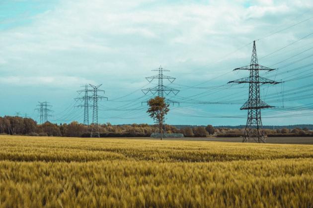 В Україні знизилося споживання електроенергії, але обстріли спричинили нові знеструмлення у п'яти областях