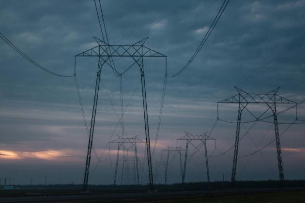 В Україні через спеку зростає споживання світла, а негода знеструмила понад 160 населених пунктів
