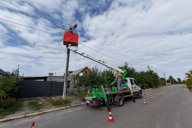 У червні ДТЕК повернув світло 1,5 млн родин після ворожих обстрілів