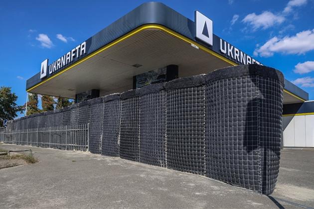 Безпека та захист: UKRNAFTA встановлює 13 бетонних укриттів на АЗК в Києві та Київській області
